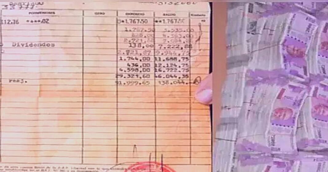 पुरानी पासबुक : पिता की 60 साल पुरानी पासबुक ने बनाई किस्मत, बेटा रातों-रात करोड़पति बन गया 
