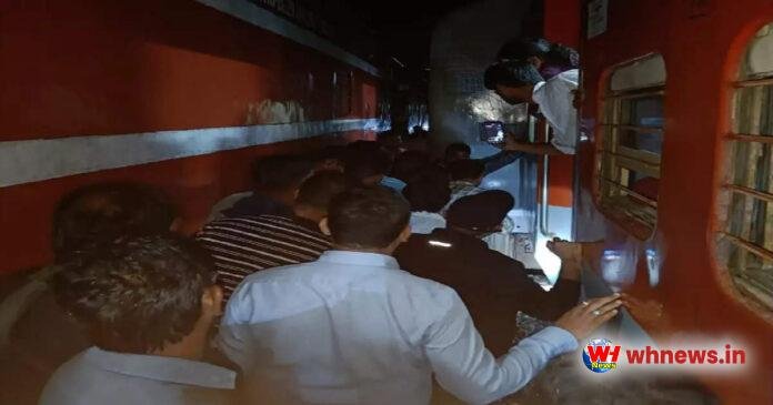  बड़ी खबर गोंदिया के पास घातक ट्रेन हादसा;  50 से अधिक यात्री घायल 
