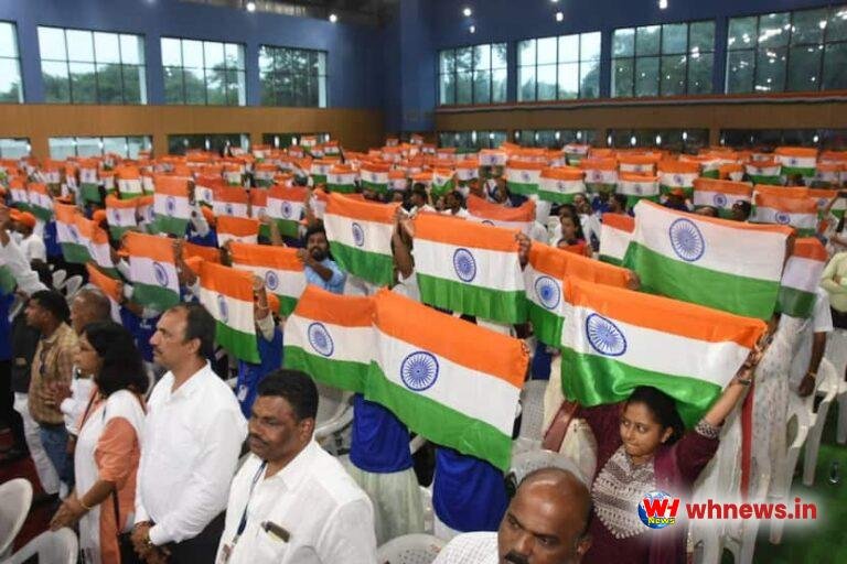 सावित्रीबाई फुले पुणे विश्वविद्यालय राष्ट्रीय ध्वज के साथ ऑनलाइन फोटो संग्रह के लिए विश्व रिकॉर्ड
