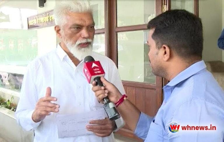 मंत्रीजी के आने से पहले छात्रों से स्कूल की सफाई करवाई