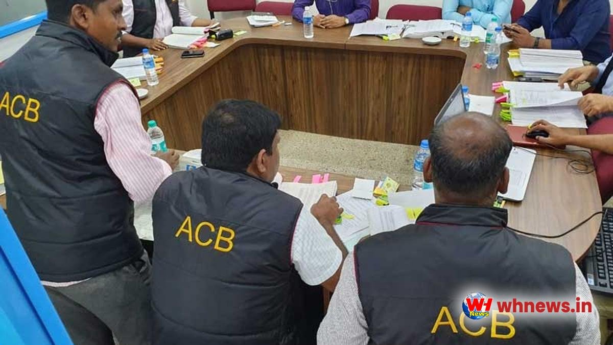 पुलिस मुख्यालय में छापा