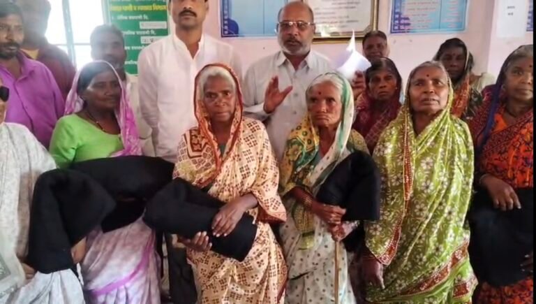 खैरी पिन्नासे (संगम) येथे भगत परिवाराकडून गरजू नागरिकांना ब्लॅंकेट वाटप; दिवंगत उत्तमराव भगत यांना वाहिली श्रद्धांजली